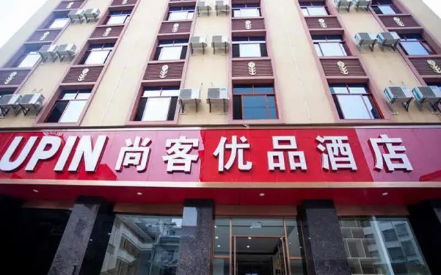 Up And In Yunnan Dehongzhou Mangshi Street
