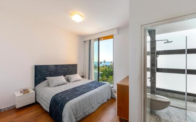 Villa Laurus 6, walking distance to the beach