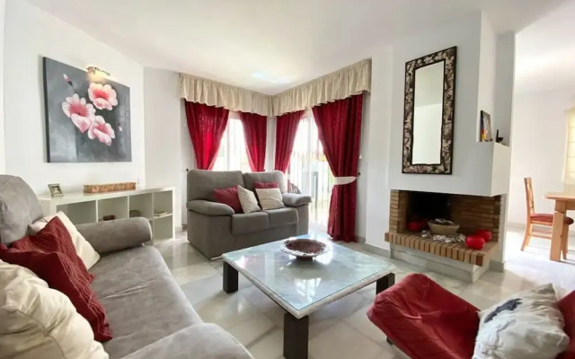 House Pauline 3 bed Poolside Private Garden M-5