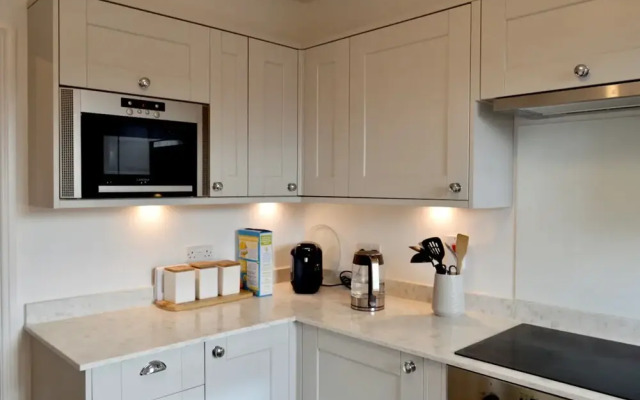Modern And Central Flat In Roseburn Area