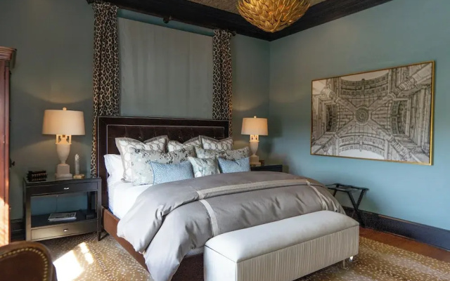 Pandora's Manor Bed & Breakfast