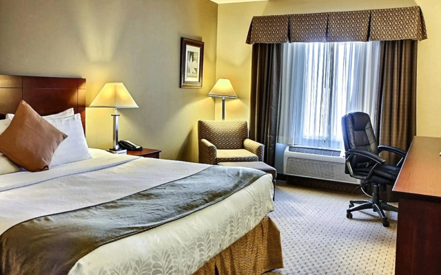 Best Western Plus Montezuma Inn & Suites