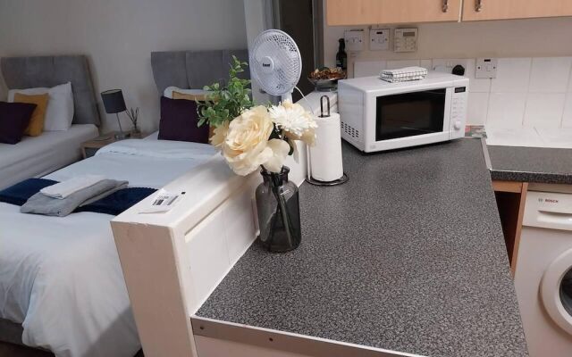 Alphastudio-leeds-walk 2-city-centre-freepark-wifi