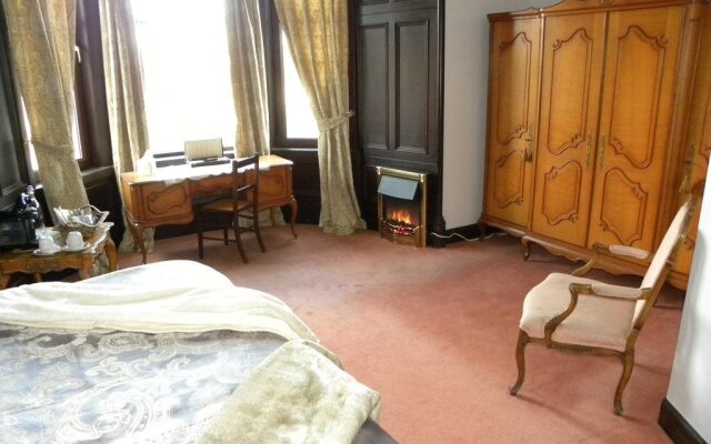 The Balfour Manor