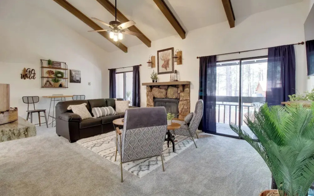 Forest-view Balcony: Pinetop-lakeside Condo