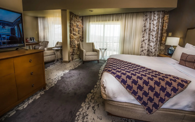 Lodge Of Four Seasons Golf Resort, Marina & Spa