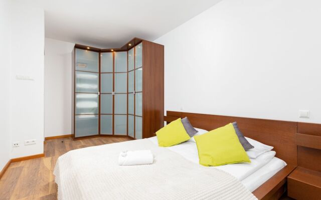 Broniwoja Apartment by Renters