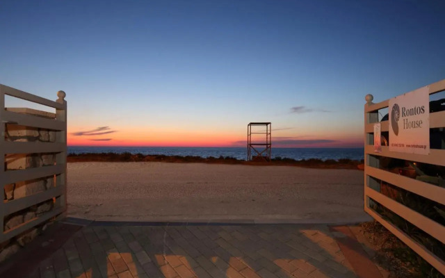 Rontos House, seaside