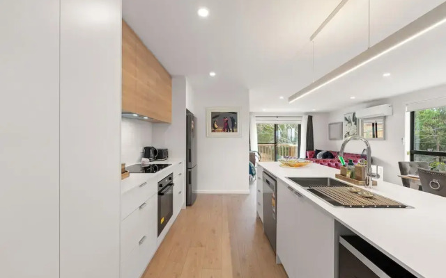 Gorgeous 4 Bedroom House - Blackmans Bay