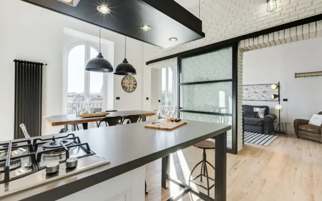 Large & Stylish 3 bed Flat in Excellent Location