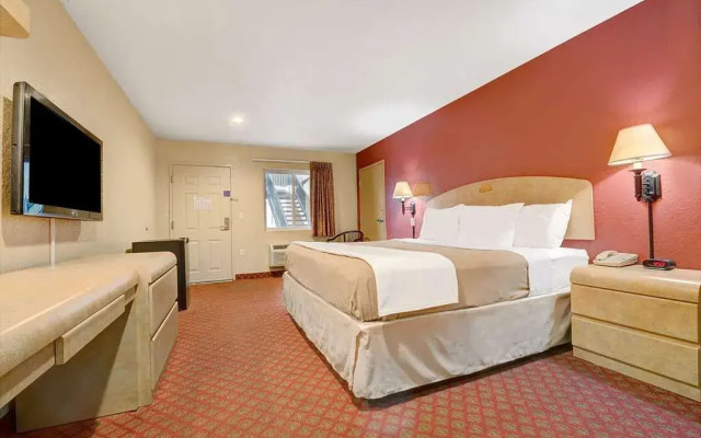 Days Inn & Suites By Wyndham Niagara Falls/Buffalo
