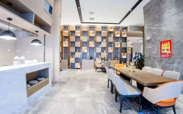 Kyriad Hotel (Urumqi Cancer Hospital Xiaoxigou Subway Station Branch)