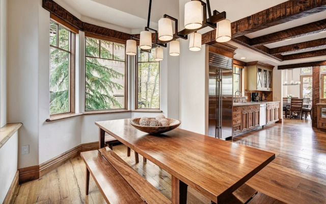 5BR Alpine Luxury Home with Private Hot Tub by RedAwning - Save 20% on 7+ Nights!