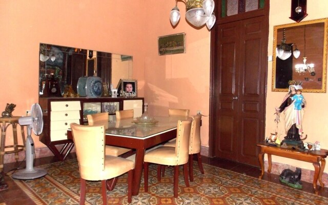 Casa Colonial Mirta y Candido CAMAGUEY