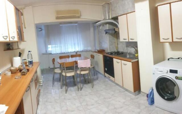 Apartament 4 camere faleza nord