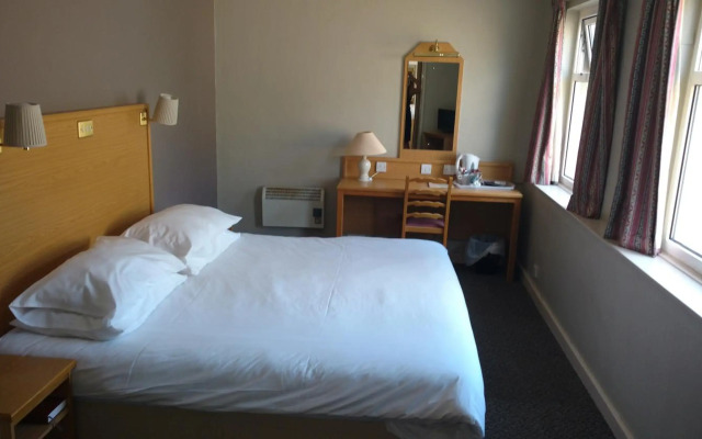 Royal Hotel, Bar & Grill