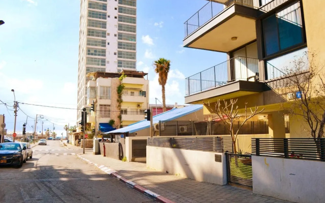 Daniel Royal in Tel Aviv-yafo