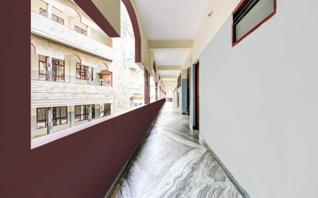 OYO 15837 Hotel Rvee's Regency