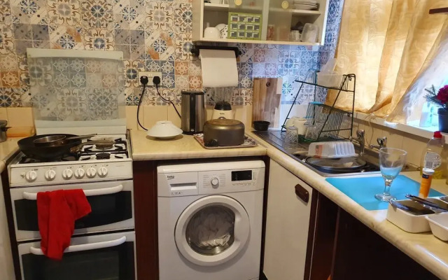 17 Spring Close Service Apartment