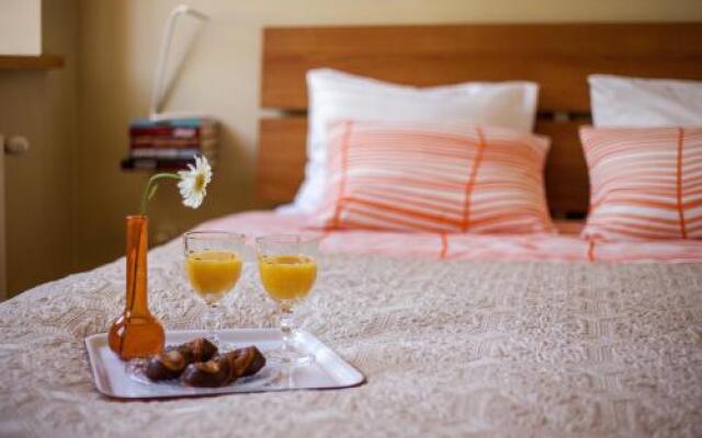Cozy & Comfy Old Town Apartment With Balcony