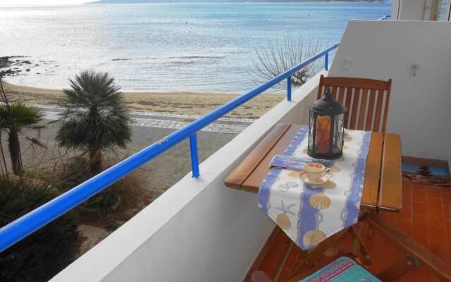 Nea Styra seafront apartment with stunning view