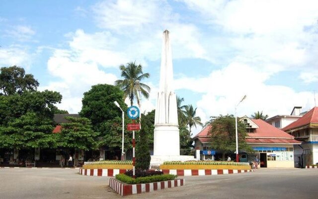 Naung Tong Hotel