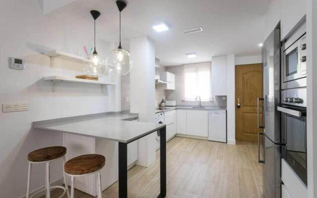 New San Juan beach apartment with AC