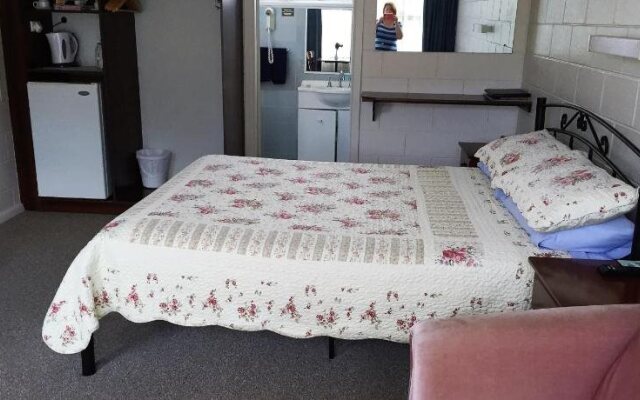 Alpine Country Motel