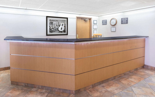 Super 8 by Wyndham Madison South