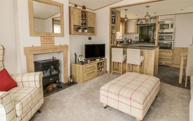 27 Lake View, Norwich