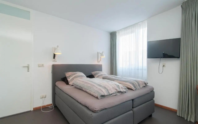 Holiday Home With Balcony in Callanstoog