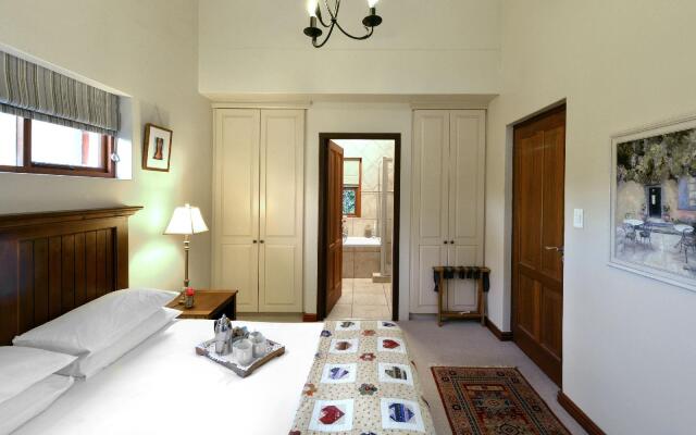 "petit Plaisir is a Romantic Self-catering Cottage on the Side of the Village No1"