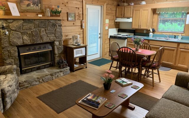 Misty Creek Log Cabins