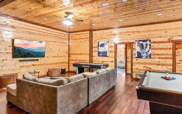 Smokeys Paradise by Avantstay Sleeps 22 + Pool