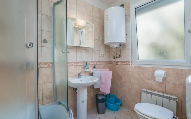 Nice Apartment in Punat With 2 Bedrooms and Wifi