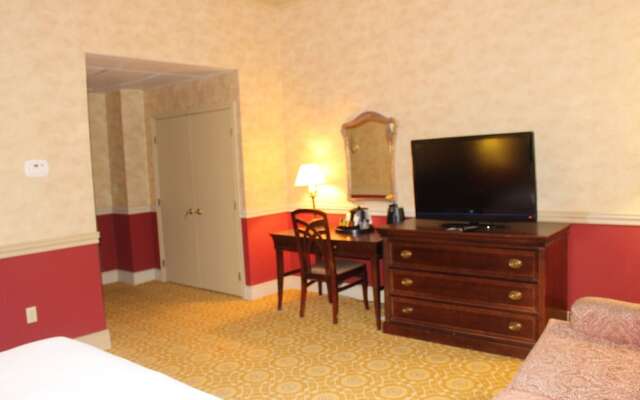 Roberts Riverwalk Urban Resort Hotel