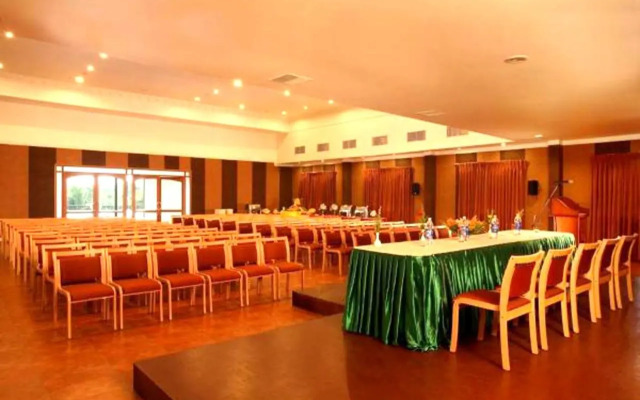 OYO 4806 Holiday Hotel