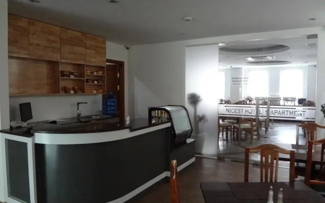 Hotel 365
