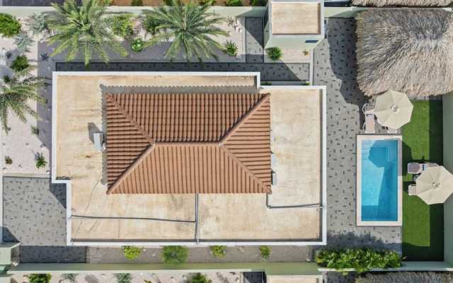Villa pura vida with pool at mambo beach