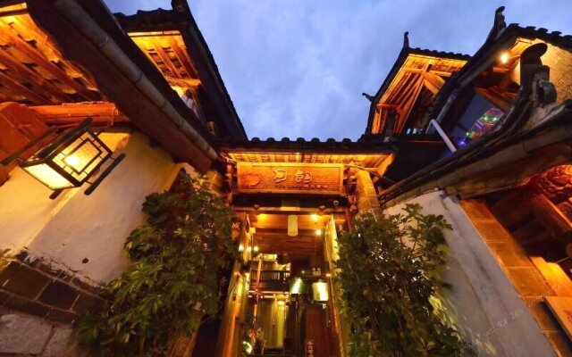Lijiang Yuelang Inn