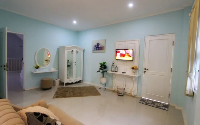 Omah Madam Bed & Breakfast