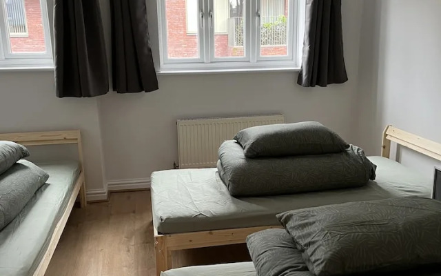 Entire Captivating 2-bed House in Manchester