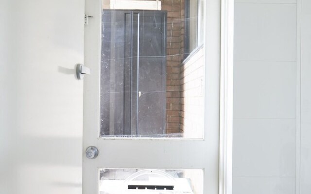 Retro Apart with Air Conditioning Perfect Location