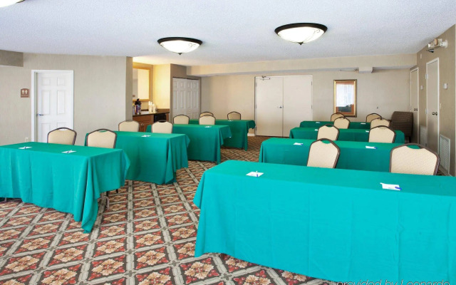 Holiday Inn Express & Suites Bradenton West by IHG