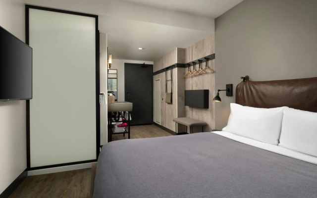 Moxy Chicago Downtown