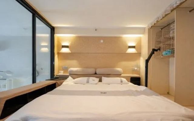 Huzhou Yiyunge Homestay (Nanxun Ancient Town Wuyue Plaza Branch)