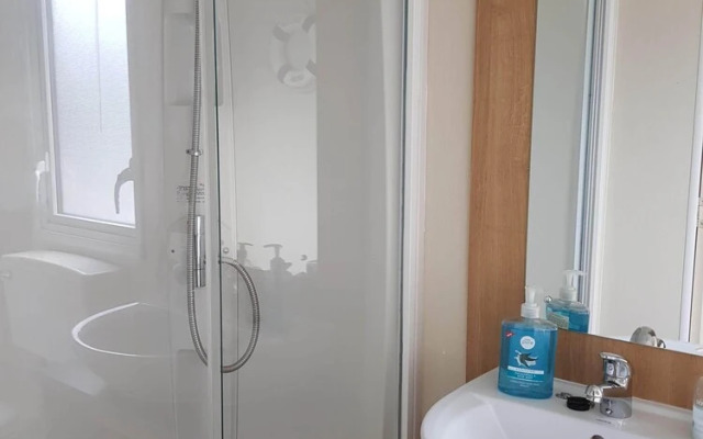 Pool-garden-2br-parking-wifi-sleeps6