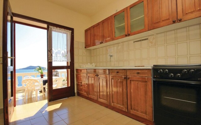 Amazing Home in Prizba With Wifi and 7 Bedrooms