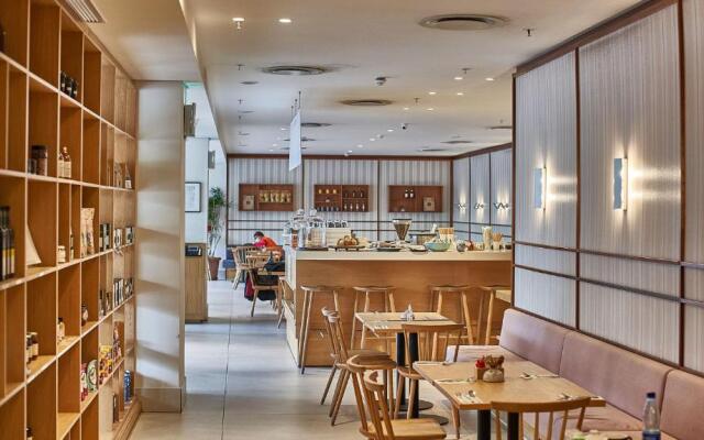 The Onyx Apartment Hotel by NEWMARK