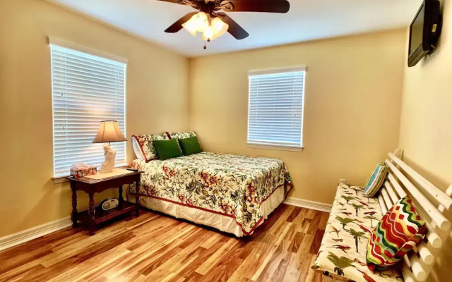 Mi Casa Del Mar 2 Bedroom Home by RedAwning